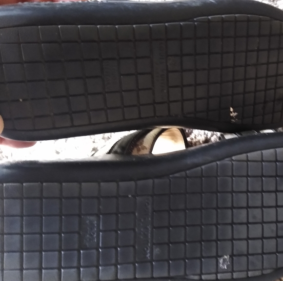 Louis Vuitton Sandals - Picture 2 of 4
